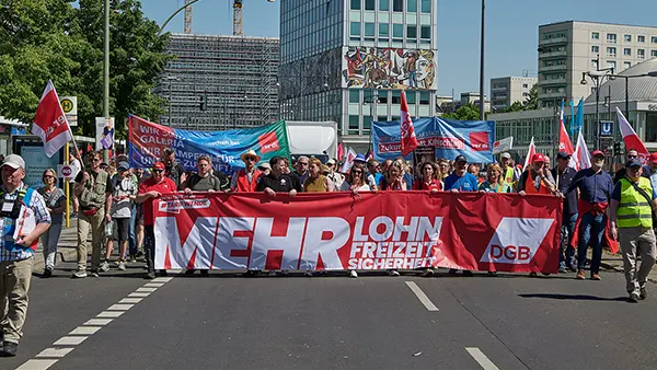 Traditionelle Demonstration des deutschen Gewerkschaftsbundes am 1. Mai 2024 in Berlin.