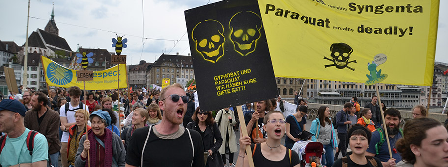 Demonstration gegen Bayer und Syngenta in Basel, Mai 2019.