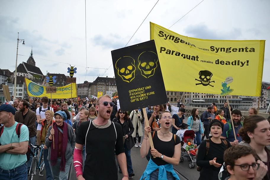 Demonstration gegen Bayer und Syngenta in Basel, Mai 2019.