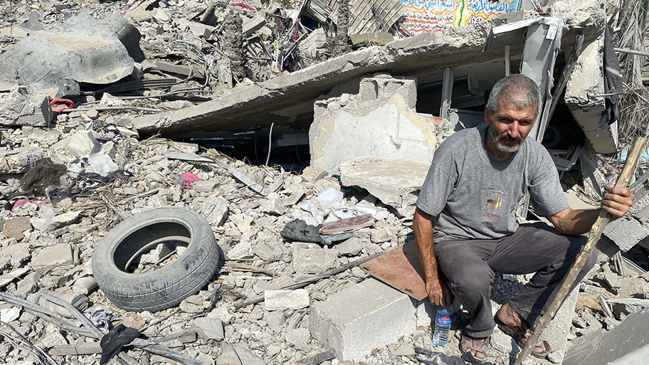 Ein Palästinenser in El-Remal (Gaza) nach einem israelischen Bombardement am 10. Oktober 2023.