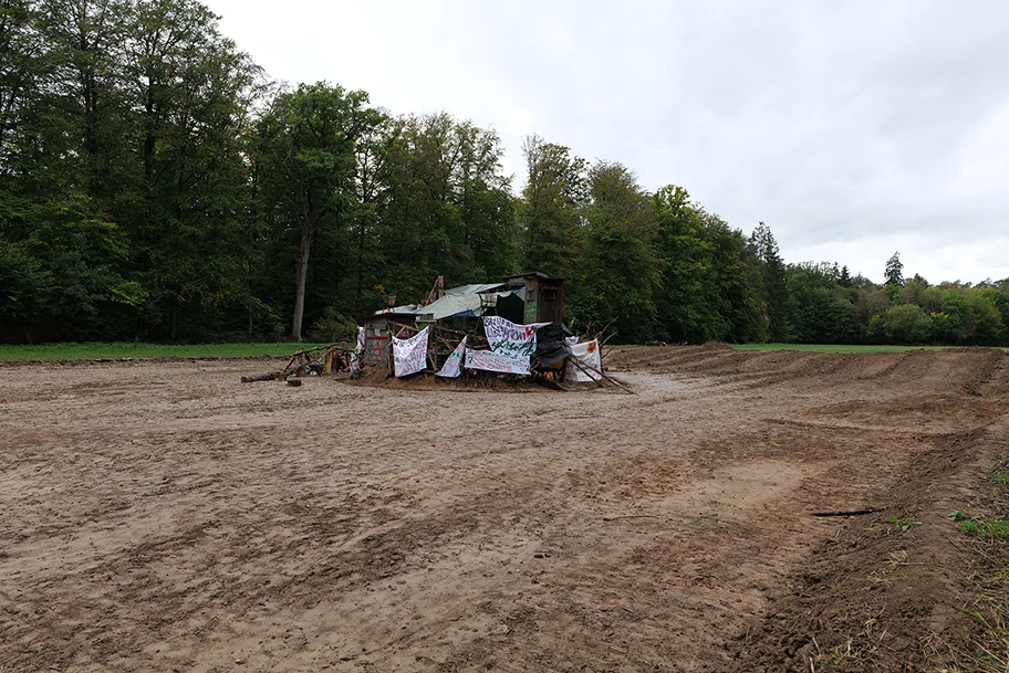 Besetzung des Dannenröder Forsts bei Marburg mit Baumhäusern als Protest gegen den Bau der A49 durch den Wald am 8. Oktober 2020.