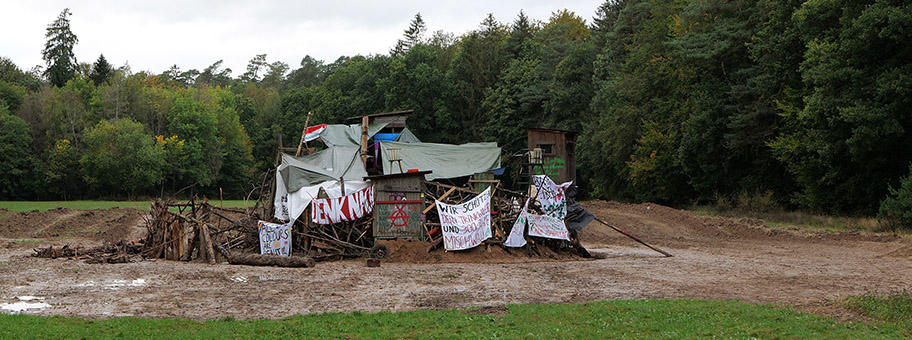 Besetzung des Dannenröder Forsts bei Marburg mit Baumhäusern als Protest gegen den Bau der A49 durch den Wald am 8.