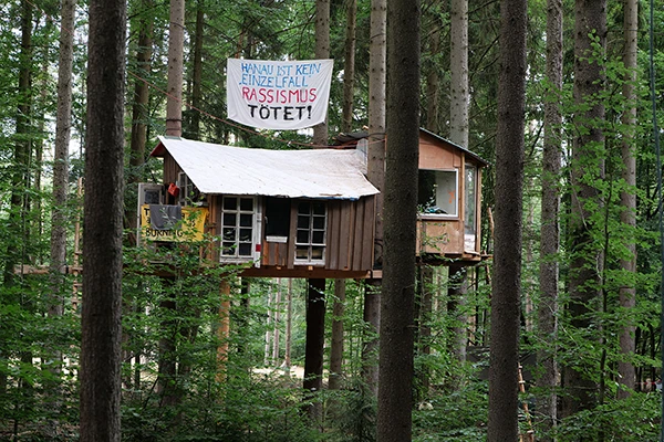 Besetzung des Dannenröder Forsts bei Marburg mit Baumhäusern als Protest gegen den Bau der A49 durch den Wald, August 2020.
