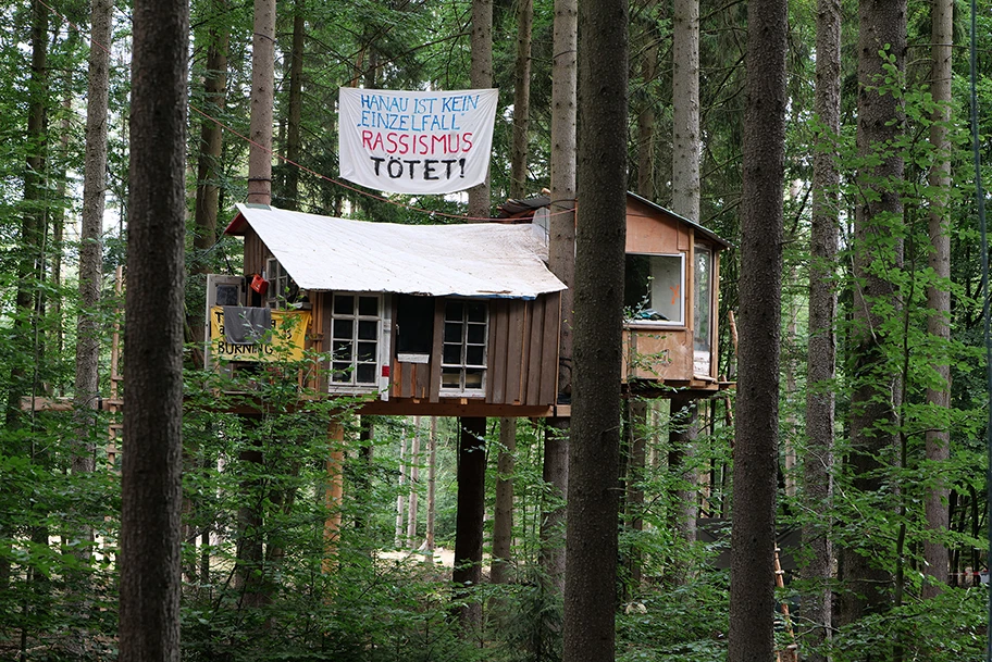 Besetzung des Dannenröder Forsts bei Marburg mit Baumhäusern als Protest gegen den Bau der A49 durch den Wald, August 2020.