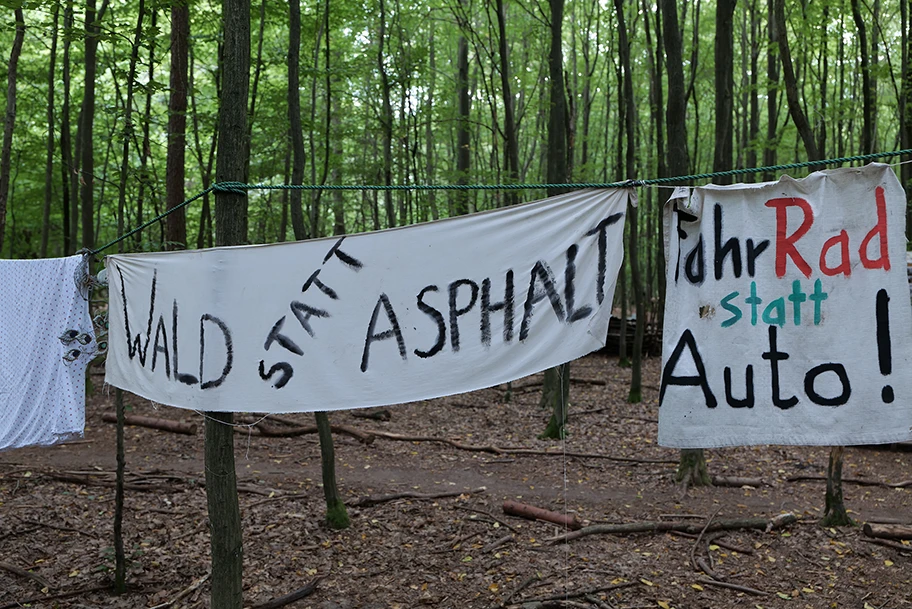 Besetzung des Dannenröder Forsts bei Marburg mit Baumhäusern als Protest gegen den Bau der A49 durch den Wald am 21. August 2020.