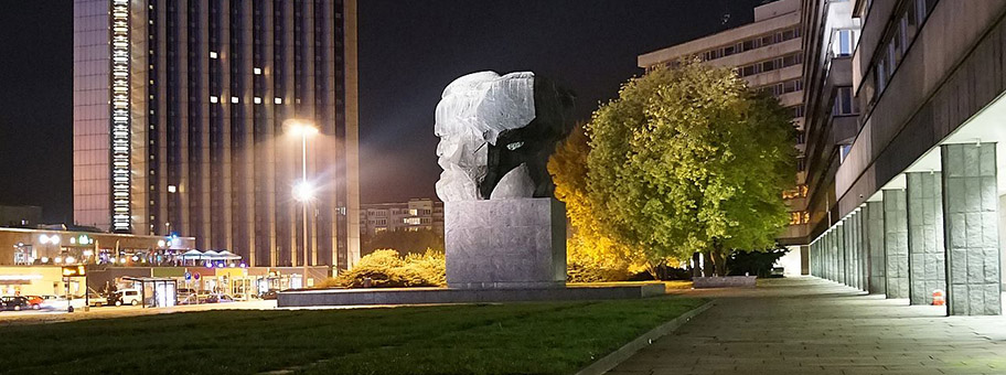 Das ehemalige Karl-Marx-Forum mit dem 1971 eingeweihten Karl-Marx-Monument in Chemnitz.