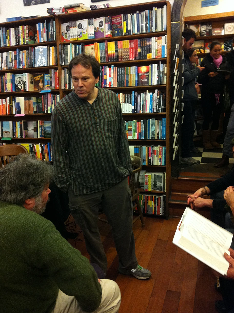 David Graeber bei einer Präsentation im City Lights Books.