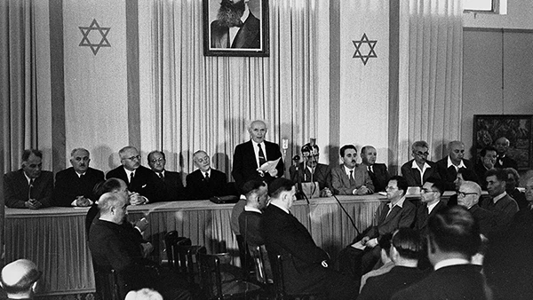 David Ben-Gurion proklamiert am 14. Mai 1948 den Staat Israel.