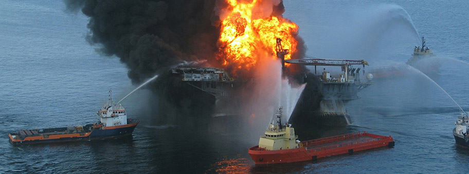 Die BP-Ölplattform Deepwater Horizon am Tag der Explosion, April 2010.