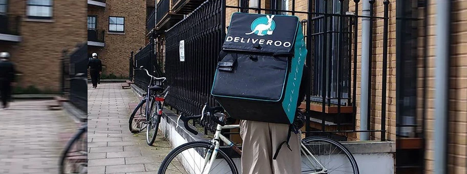 Fahrradkurier des Online-Lieferdienstes Deliveroo.