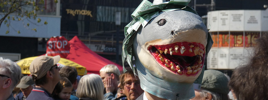 Demo in Berlin zum Referendum über die Verstaatlichung grosser Wohnungsunternehmen auf dem Alexanderplatz.
