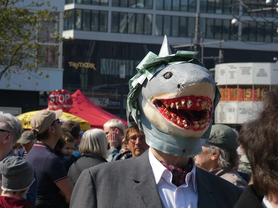 Demo in Berlin zum Referendum über die Verstaatlichung grosser Wohnungsunternehmen auf dem Alexanderplatz.