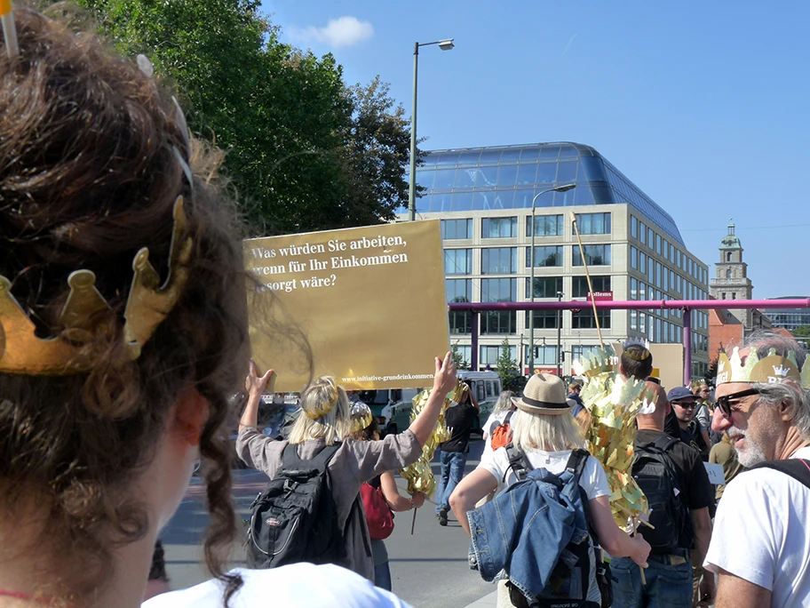 Demonstration für ein Bedingungsloses Grundeinkommen am 14. September 2013 in Berlin.