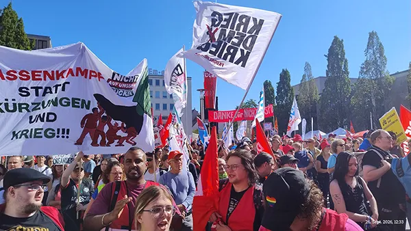 25.000 Menschen demonstrieren auf der zentralen Kundgebung des DGB in Bayern am 26.09.2026 in Nürnberg gegen Sozialabbau.