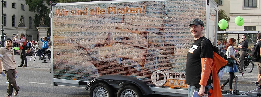 Der gläserne Anhänger der Piratenpartei, 11. September 2008.