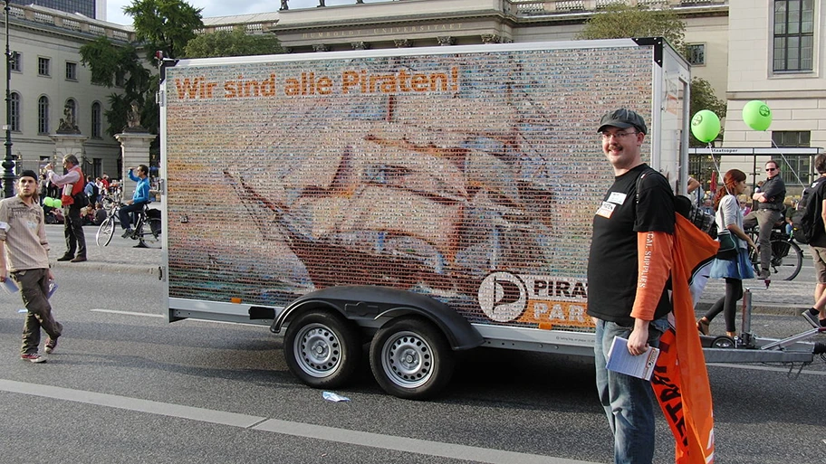 Der gläserne Anhänger der Piratenpartei, 11. September 2008.