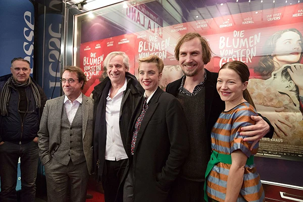 Kurt Stocker, Jan Josef Liefers, Chris Kraus, Adèle Haenel, Lars Eidinger und Hannah Herzsprung bei der Österreichpremiere von «Die Blumen von gestern» im Gartenbaukino in Wien, Österreich.