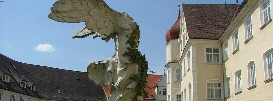 Die Siegesgöttin Nike vor der Hechelmannausstellung.