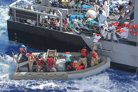 Aufgegriffene Bootsflüchtlinge vor Malta.