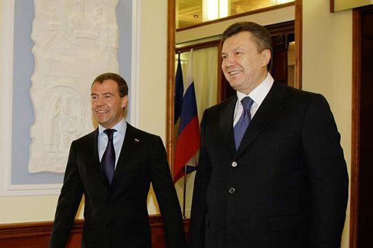 Dmitry_Medvedev_in_Kharkov_-_21_April_2010-3_1.jpg