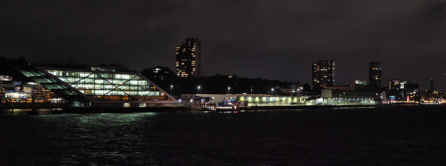 Hamburger Hafen bei Nacht, Dockland.