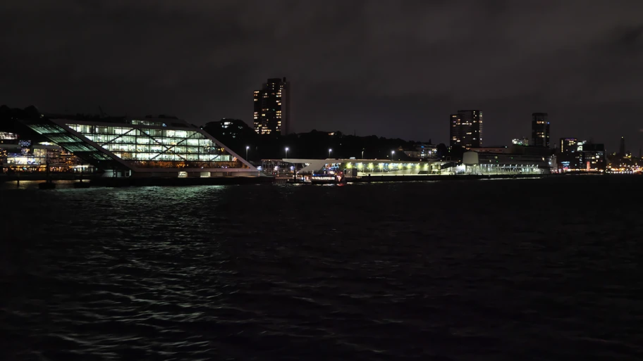 Hamburger Hafen bei Nacht, Dockland.