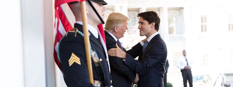 Der kanadische Premierminister Justin Trudeau mit US-Präsident Donald Trump am 13.