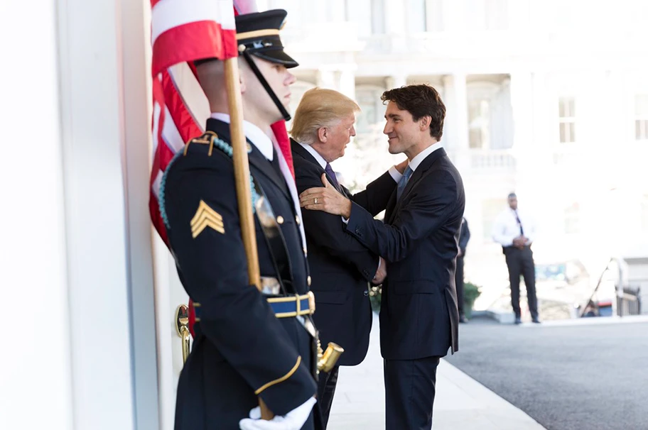 Der kanadische Premierminister Justin Trudeau mit US-Präsident Donald Trump am 13. Februar 2017 bei einem Treffen im Weissen Haus.