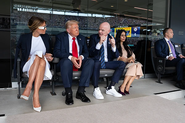 Gianni Infantino und Donald Trump am 13. Juli 2025 im MetLife Stadium in East Rutherford, New Jersey.