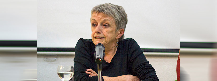 Die Geografin Doreen Massey an einer Konferenz in Madrid, Juni 2012.