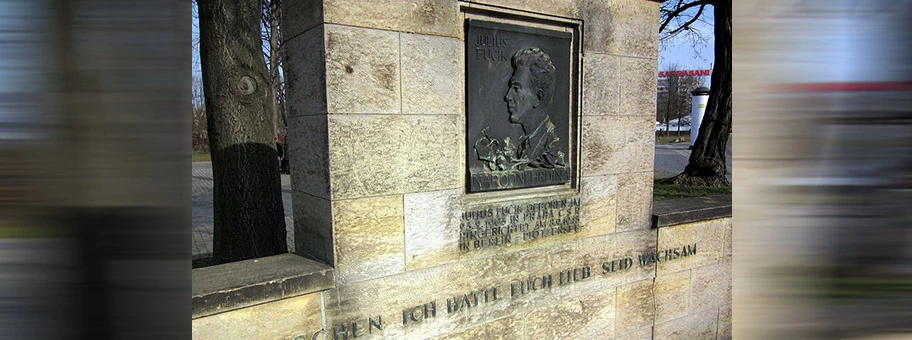 Denkmal von Julius-Fučik am Strassburger Platz in Dresden.