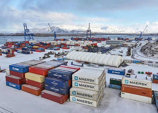 Eimskip-Containerterminal im Hafen von Reykjavík.