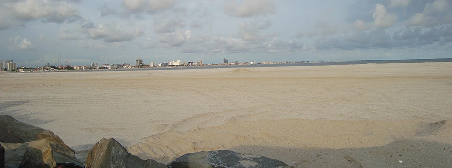 Die Skelette der Eko Atlantic City-Wolkenkratzern an der Küste vor Victoria Island in Lagos.