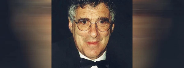Der US-amerikanische Filmschauspieler Elliott Gould spielt in dem Film von Ingmar Bergman die Rolle von David Kovac.