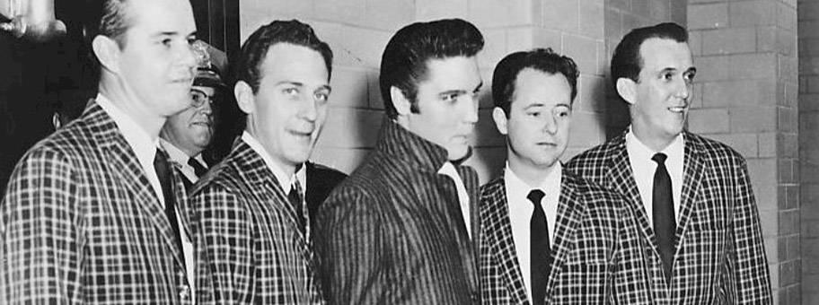 Elvis Presley mit seiner Begleitband «The Jordanaires», März 1957.