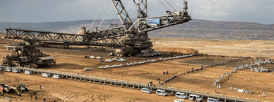 Ende Gelände 2016 war eine Grossaktion zivilen Ungehorsams im Lausitzer Braunkohlerevier für den Klimaschutz. Von Freitag, dem 13. Mai bis Sonntag, den 15. Mai blockierten 3500 bis 4000 Menschen mit Mitteln des zivilen Ungehorsams den Betrieb des Tagebaus und des Kraftwerks schwarze Pumpe. In der Folge musste das Kraftwerk auf 20 % seiner Leistung gedrosselt werden.