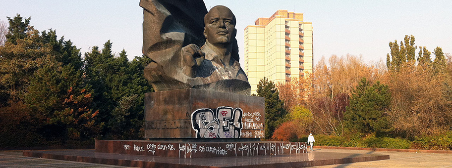 Das Ernst Thälmann-Denkmal an der Greifswalder Strasse im Stadtteil Prenzlauer Berg in Berlin, aufgenommen am 14.2012.