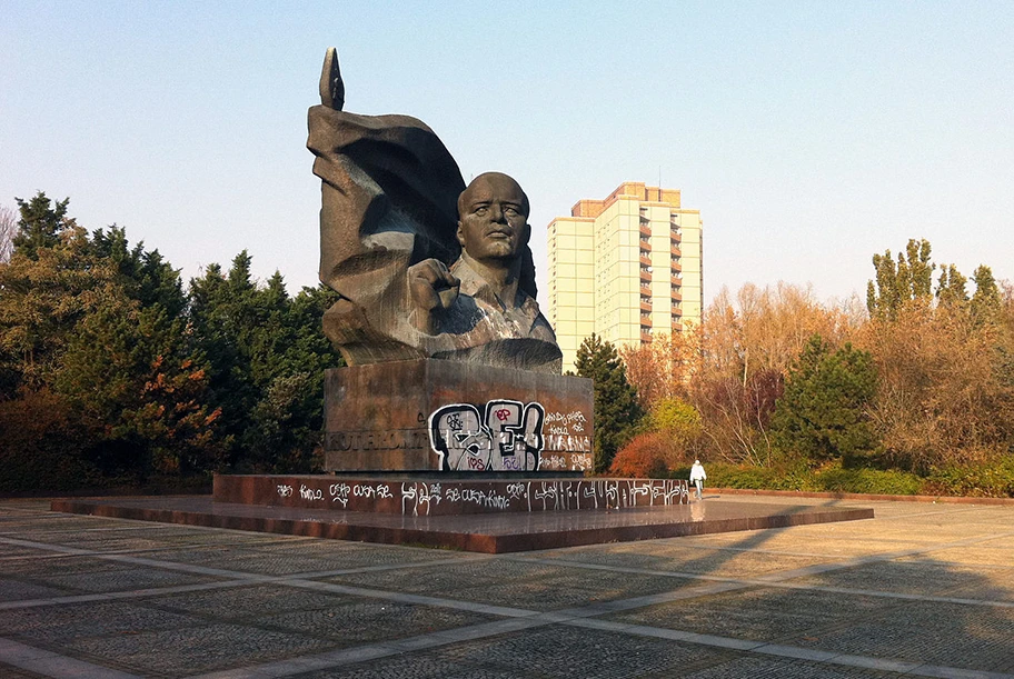 Das Ernst Thälmann-Denkmal an der Greifswalder Strasse im Stadtteil Prenzlauer Berg in Berlin, aufgenommen am 14.2012.