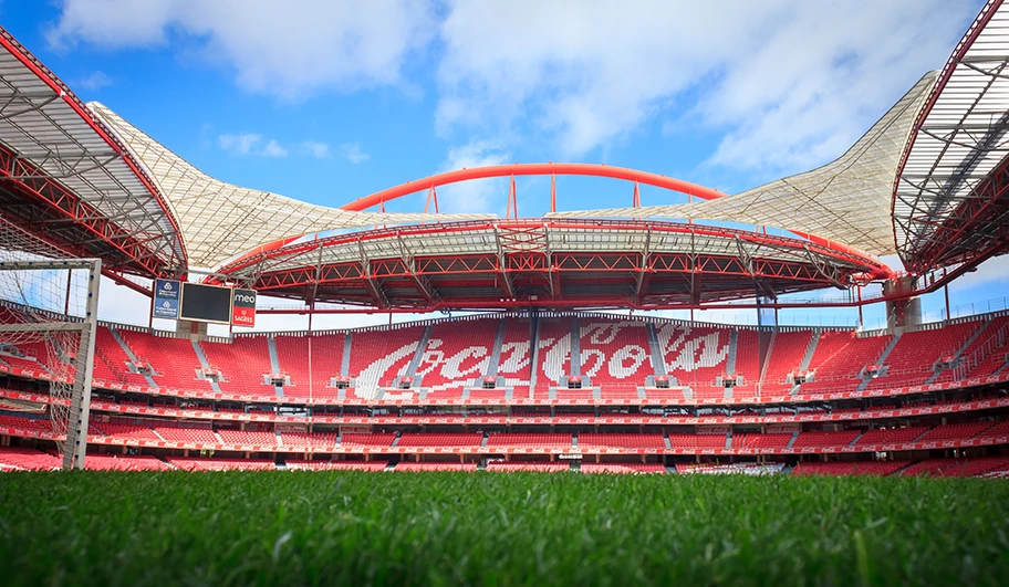 Coca-Cola Werbung im Fussballstadion da Luz von Benfica Lissabon in Portugal.