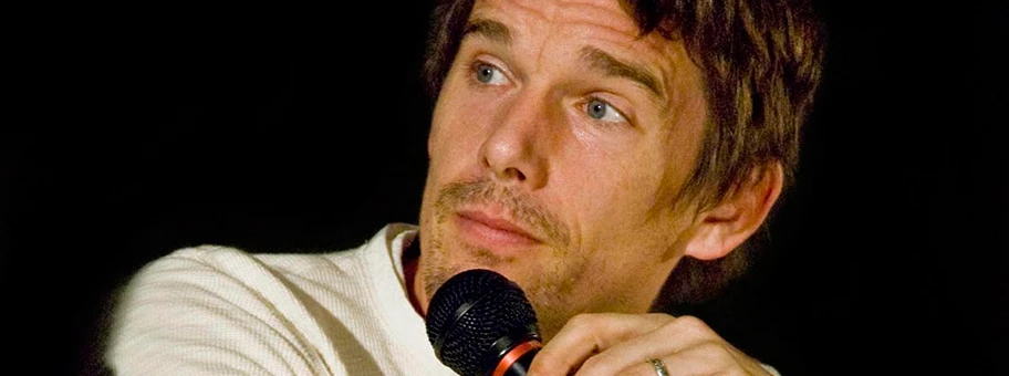 Ethan Hawke spielt im Film einen Verkäufer von Sicherheitssystemen und gehört somit zu den grossen Gewinnern der „Säuberung“.