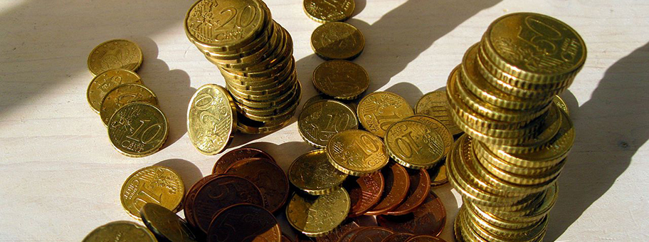Das Medium Geld beeinflusst nicht nur die gesellschaftliche Vorwegnahme der Zukunft. Es wirkt auch auf das Selbstverständnis der Einzelnen.