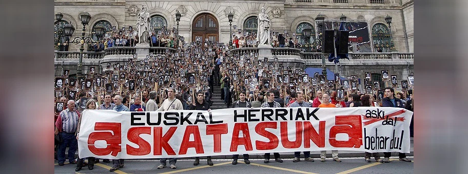 Abertzale-Linke und Mitglieder der Partei Batasuna demonstrieren am 20. Mai 2008 gegen die Internierung von ETA-Gefangenen in Bilbao.