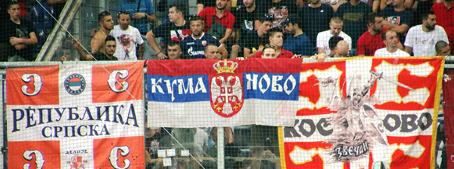 Fans von Roter Stern Belgrad am CLPlayoff Match gegen FC Salzburg, 2018.