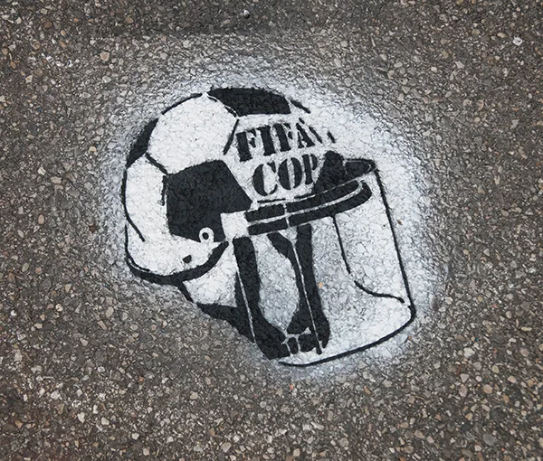 Graffiti gegen die FIFA Weltmeisterschaft in Brasilien 2014.
