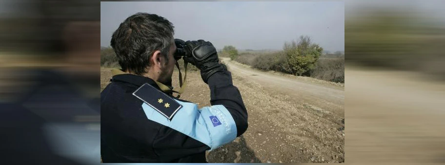 FRONTEX betreibt das Überwachungsnetzwerk EUROSUR, das ebenfalls auf Satelliten basiert. Hier im Bild - FRONTEX Grenzschtüzer in Griechenland.