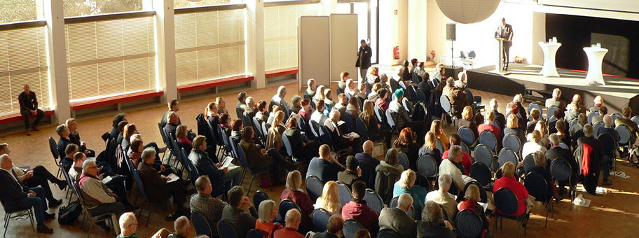 Fachforum zur Erinnerungskultur Bückeberg Hameln in der Alten Schwimmhalle.