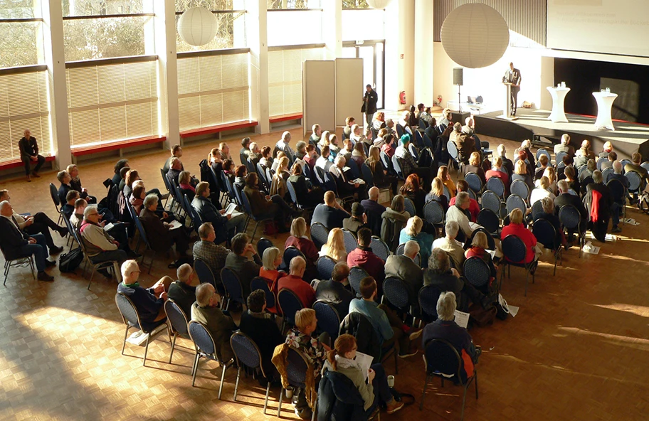 Fachforum zur Erinnerungskultur Bückeberg Hameln in der Alten Schwimmhalle.