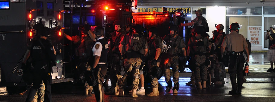Einsatzeinheit der Swat in Ferguson während den Unruhen.