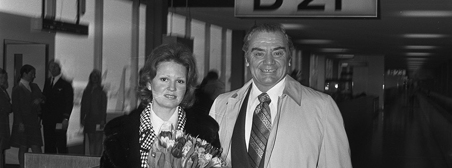 Der US-amerikanische Schauspieler Ernest Borgnine (hier in Amsterdam, Januar 1973) spielt im Film von Sam Peckinpah den Bankräuber Dutch Engstrom.