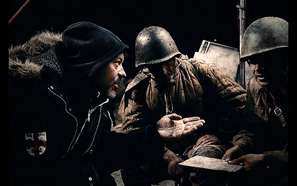 Der russische Regisseur Fedor Bondarchuk beim Filmdreh zu Stalingrad.